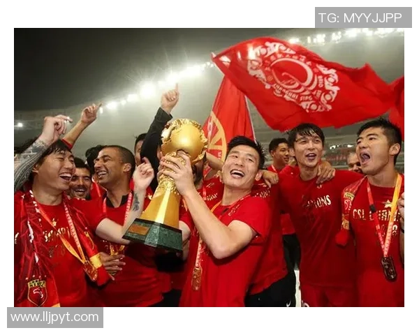 中国足球十大球星风采解析 见证历史瞬间与传奇足迹