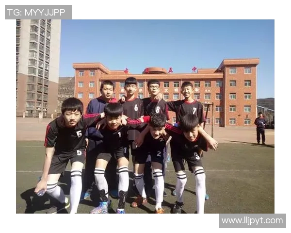 足球明星绽放光芒激励梦想,经典球员高清壁纸尽显球场英姿